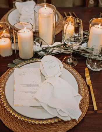 Tischdekoration und Papeterie