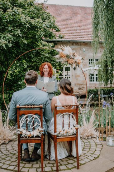 Freie Trauung in Rheinhessen mit Traurednerin bei einer Hochzeit im Grünen