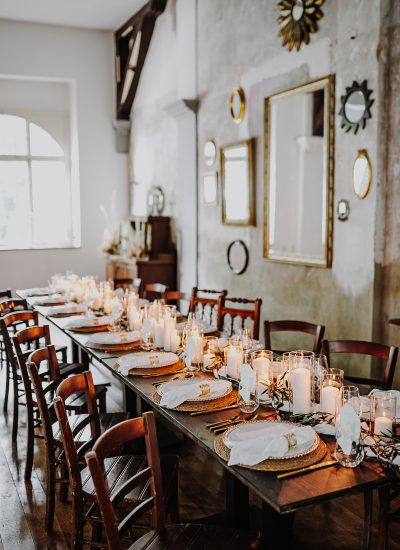 Festlich gedeckte Hochzeitstafel bei einer Hochzeit in Rheinhessen